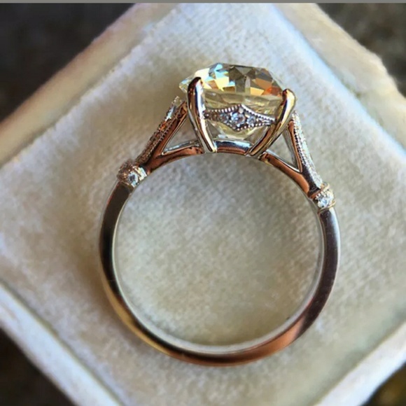 Sale 🎊Beautiful silver ring w/sparkly cubic z - Picture 5 of 5